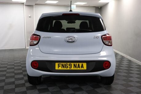 Hyundai i10 PLAY 8
