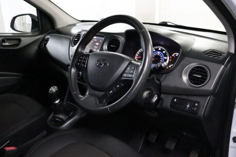 Hyundai i10 PLAY 5