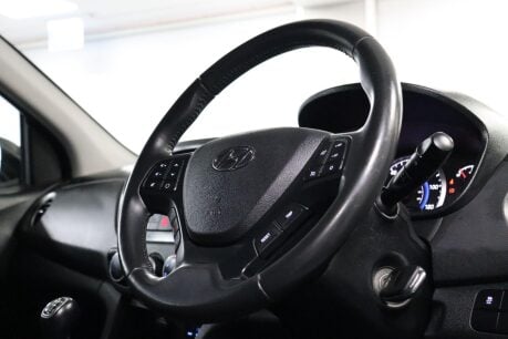 Hyundai i10 PLAY 12