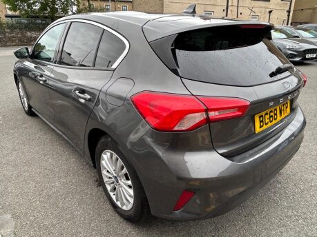 Ford Focus TITANIUM 9
