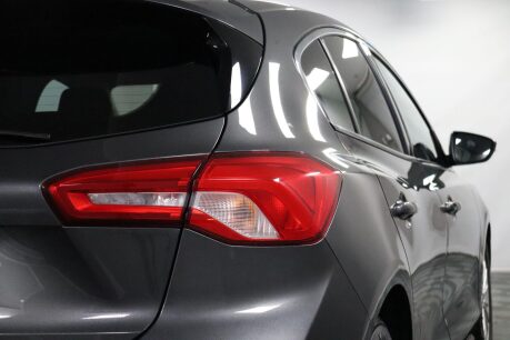 Ford Focus TITANIUM 23