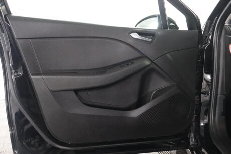 Renault Clio ICONIC TCE 42