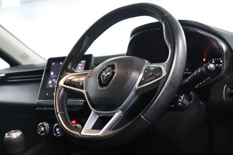 Renault Clio ICONIC TCE 11