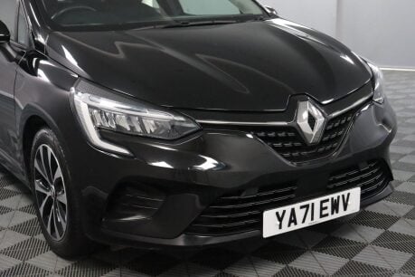 Renault Clio ICONIC TCE 23
