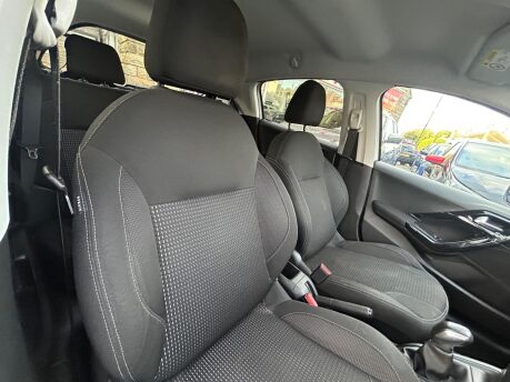 Peugeot 208 PURETECH ALLURE 10