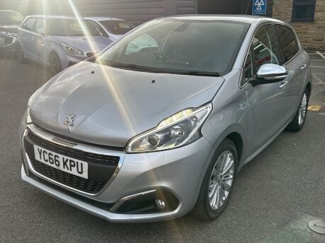 Peugeot 208 PURETECH ALLURE 5