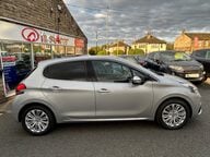 Peugeot 208 PURETECH ALLURE 8