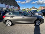Ford Focus TITANIUM 8