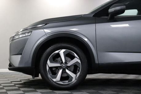 Nissan Qashqai DIG-T N-CONNECTA MHEV 27