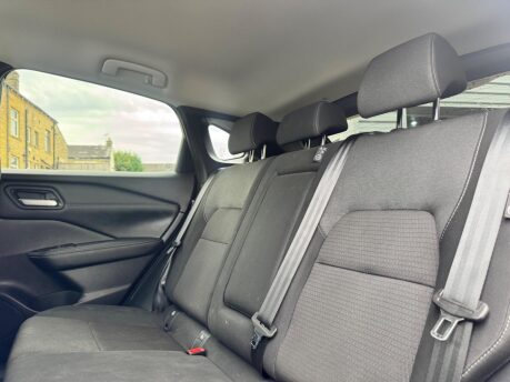 Nissan Qashqai DIG-T N-CONNECTA MHEV 9