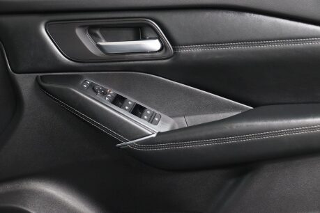 Nissan Qashqai DIG-T N-CONNECTA MHEV 36