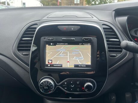 Renault Captur ICONIC TCE 11