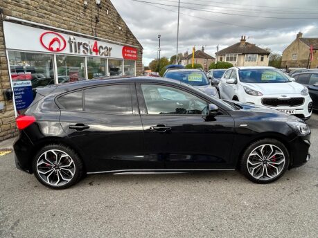 Ford Focus ST-LINE X 8