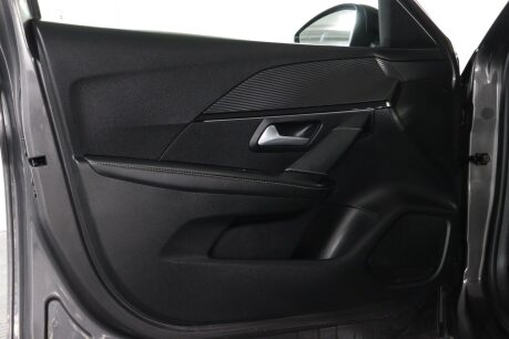 Peugeot 208 PURETECH GT S/S 44