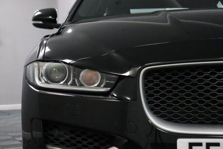 Jaguar XE R-SPORT 25