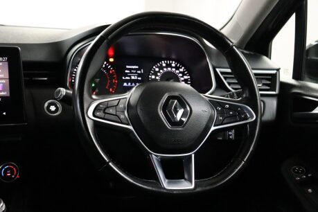 Renault Clio ICONIC TCE 46