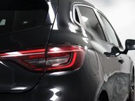 Renault Clio ICONIC TCE 23