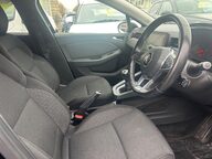 Renault Clio ICONIC TCE 8