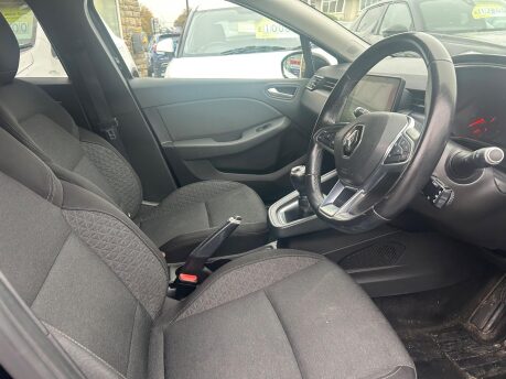 Renault Clio ICONIC TCE 8