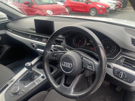 Audi A4 TFSI SPORT 11