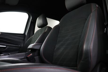 Ford Kuga ST-LINE 35