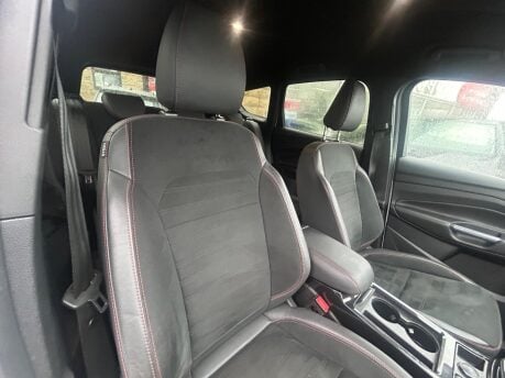 Ford Kuga ST-LINE 10