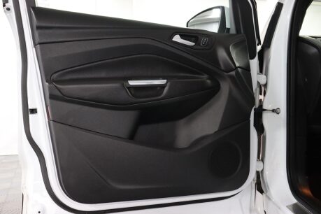 Ford Kuga ST-LINE 44