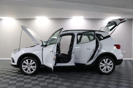 SEAT Arona TSI SE TECHNOLOGY 6