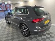 Volkswagen Tiguan SE NAV TSI 6