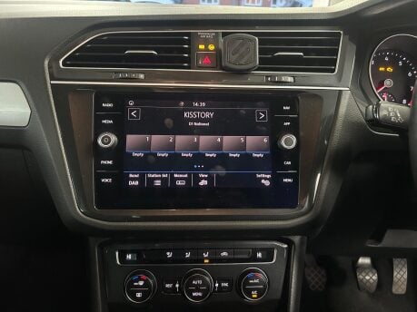 Volkswagen Tiguan SE NAV TSI 11