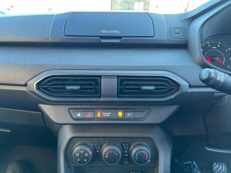 Dacia Sandero ESSENTIAL SCE 10