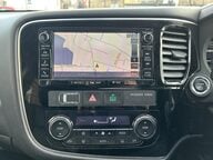 Mitsubishi Outlander PHEV 4H 11