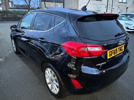 Ford Fiesta TITANIUM X 6