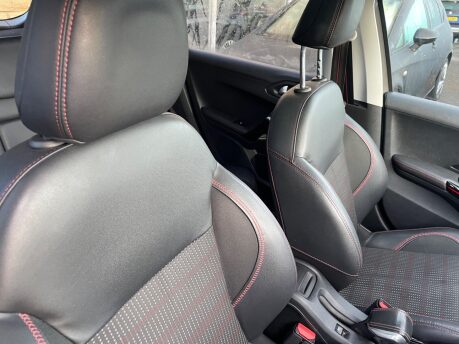 Peugeot 2008 BLUE HDI GT LINE 10