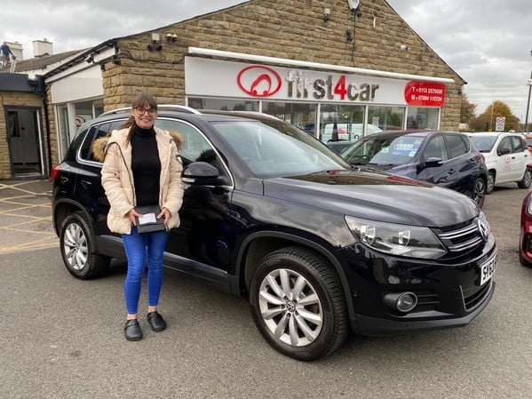 Kate collecting her Tiguan just in time for her holidays ... enjoy Kate!
