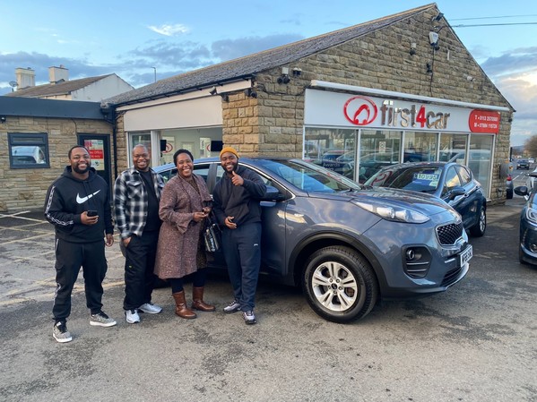 Sheltah and family picking up their new Sportage all the way from Luton