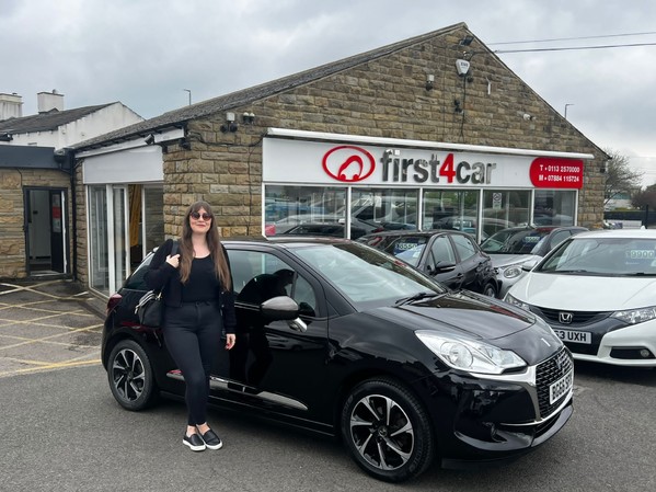 Sadie collecting her new DS3