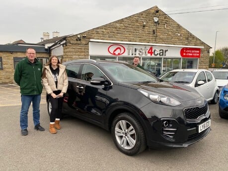 Thomas and family collecting their new car