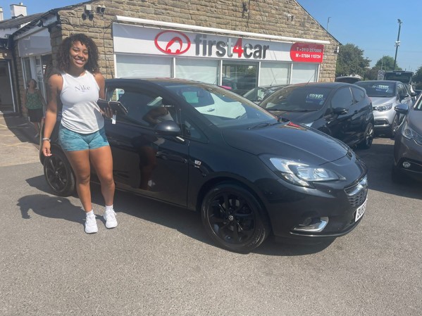 Bethany collecting her new Corsa from us after being recommended by her friend 