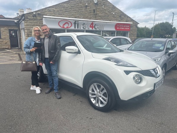 Amanda and her husband came from Warrington to collect their new Juke