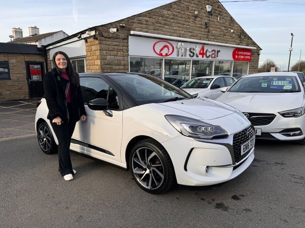 Molly from Stanningley collecting her new DS3