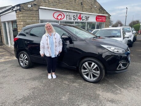 Lana from Bradford collecting her new Hyundai