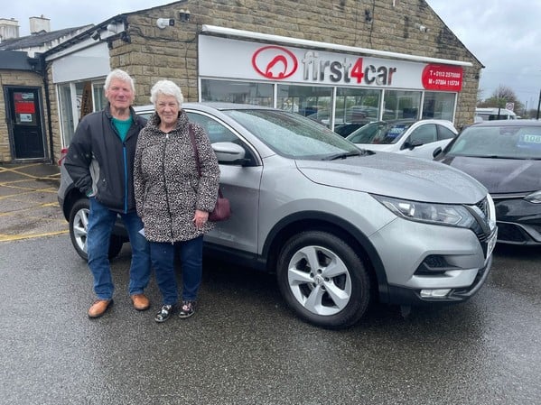 David and his wife from Pudsey collecting their new Qashqai