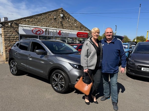 Shaun and his wife from Hull collecting their new car