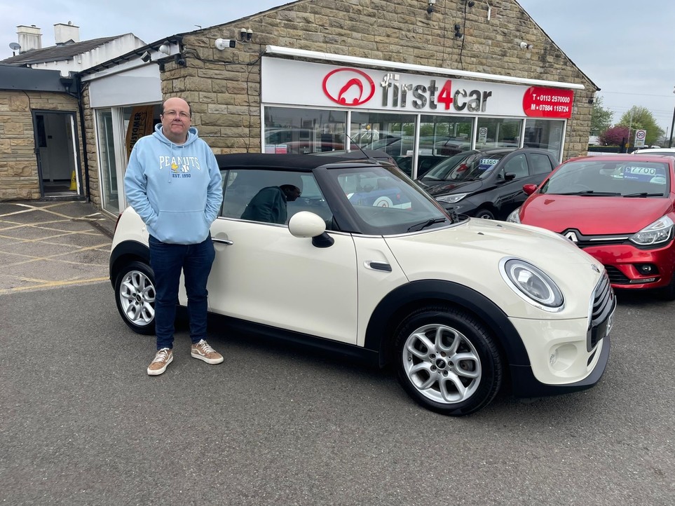 Neil from Harrogate collecting his new Mini Cab