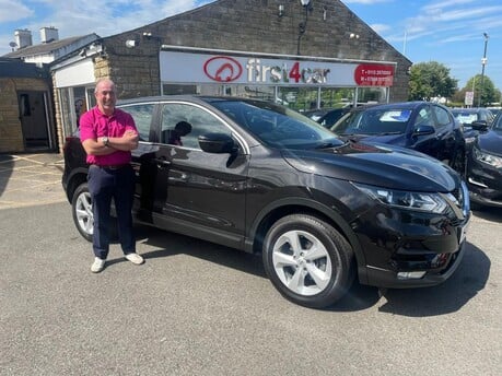 Jeff collecting his new Qashqai.