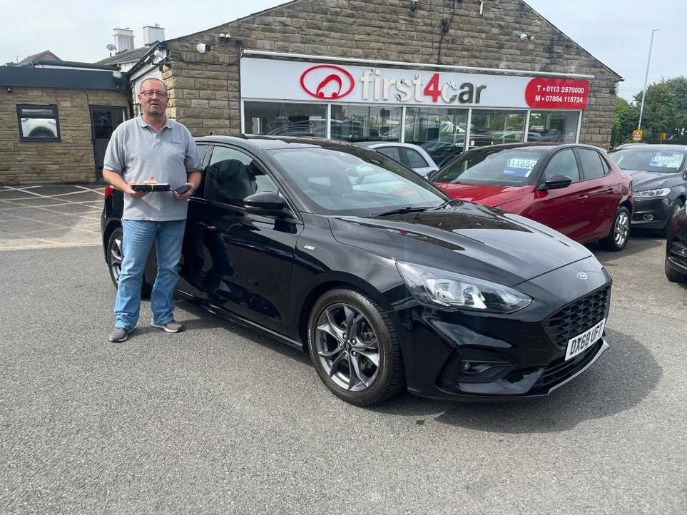 Lee from Pontefract collecting his new Ford Focus.