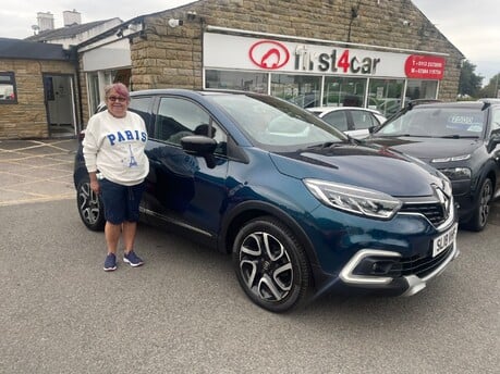 Yvonne from Bradford  collecting her new Renault Captur.