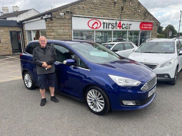 David from Bradford collecting his new Ford C-Max.