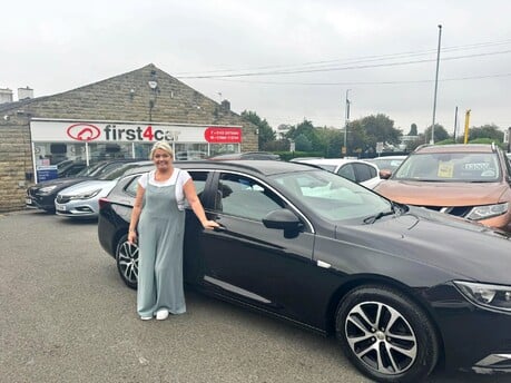 Dawn travelled from Durham to trade in her old Insignia for a new one.